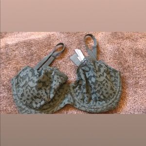 VS body by Victoria Demi size 34DDD GUC